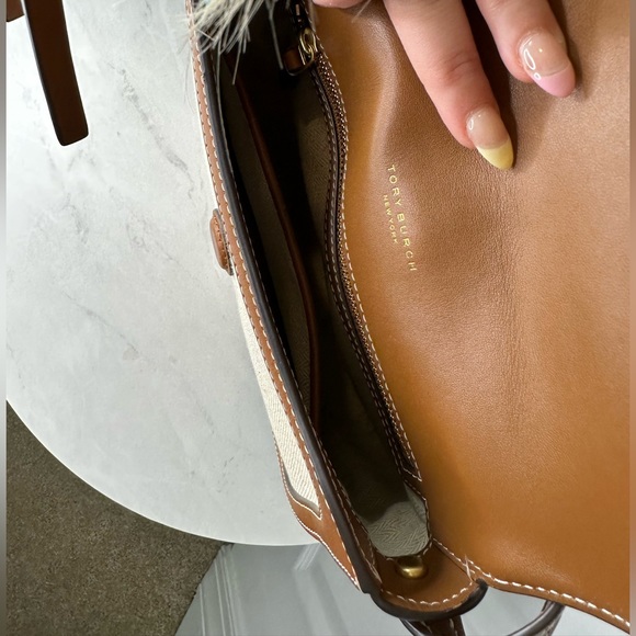 🎉Host Pick🎉 Tory Burch Canvas and Leather Bag - Picture 7 of 15